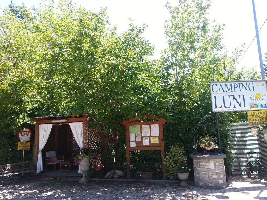Camping Luni 马里纳迪马萨 外观 照片