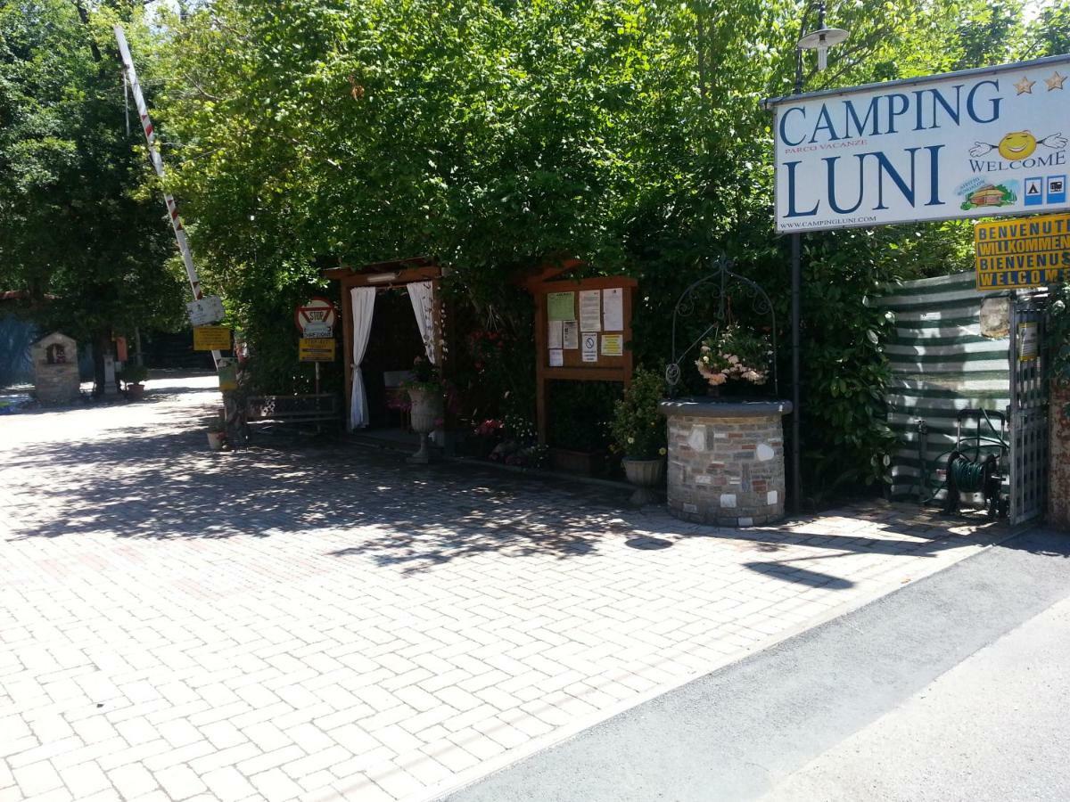 Camping Luni 马里纳迪马萨 外观 照片